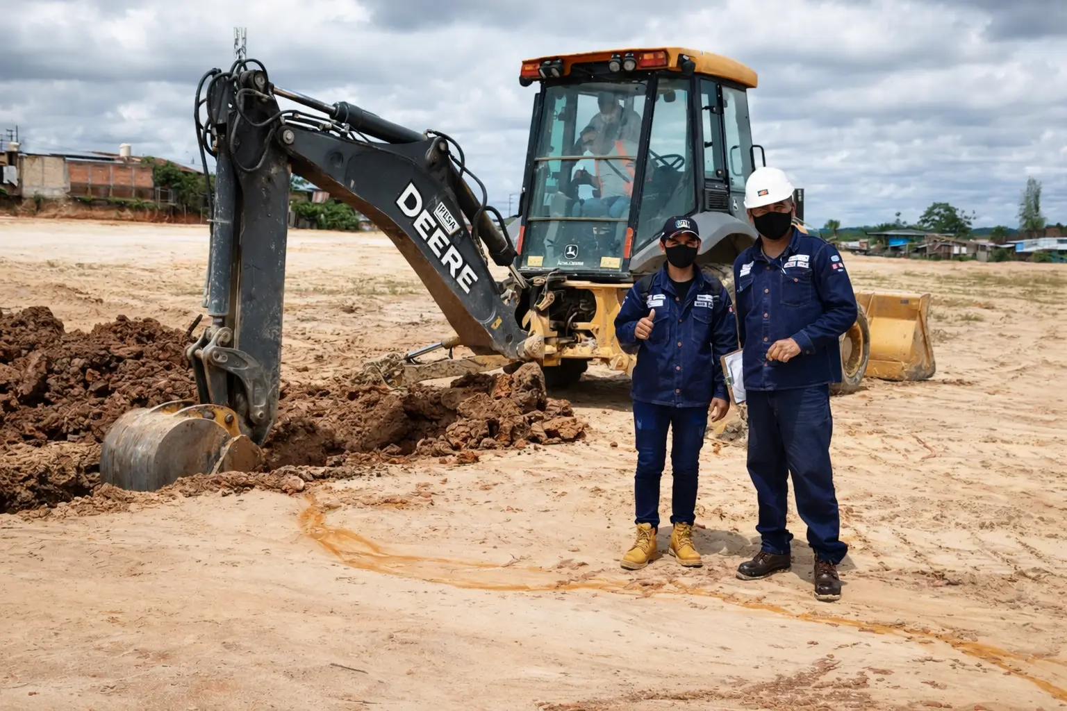 Instructor y alumno en retroexcavadora
